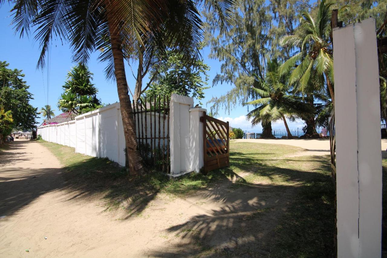 Madirokely House Nosy Be Villa Ambatoloaka  Exterior photo